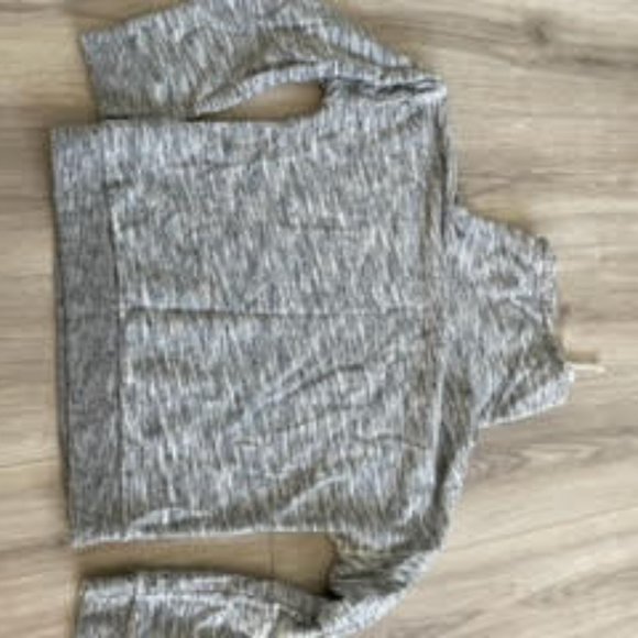 Reebok hoodie-size small - Picture 4 of 4